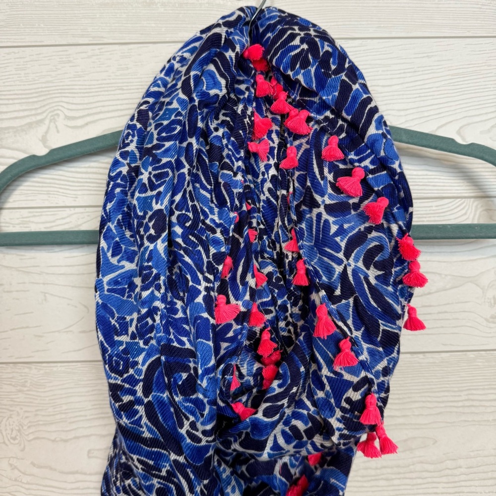 Lilly Pulitzer Resort Infinity Loop Scarf Navy Taverna Tile Allover - Picture 3 of 6